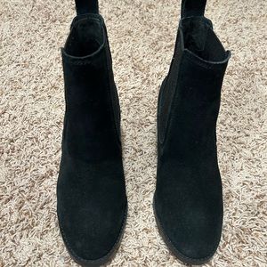 Black Suede UGG Faye boots size 8, wonderful condition!